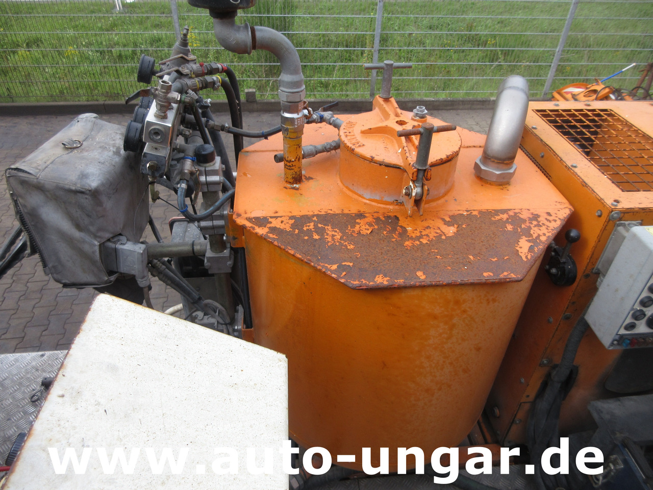 Asphalt machine Hofmann H75 - 1000 Thermoplastic Roadmarking Machine Truck Mounted Hot Paint: picture 19