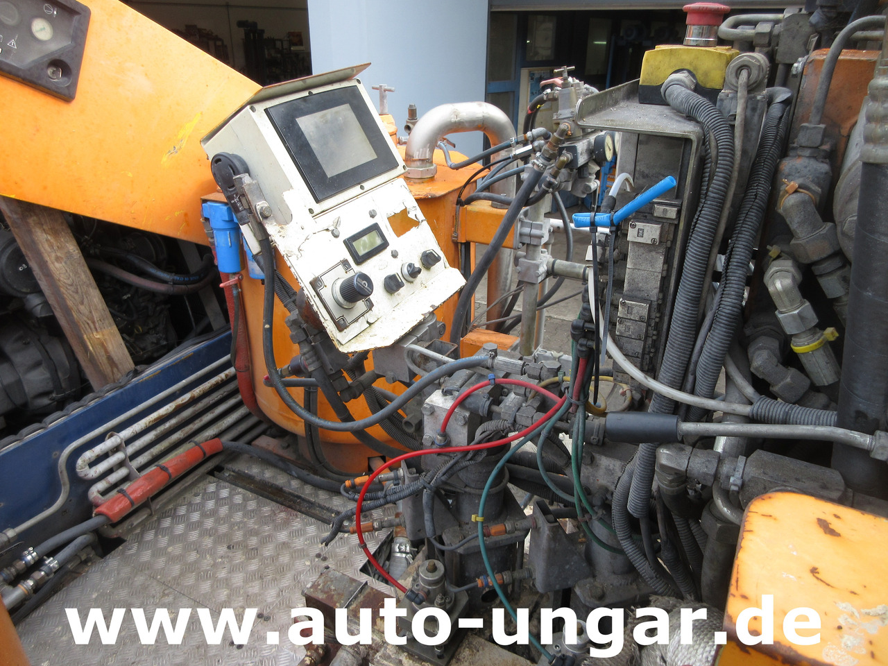Asphalt machine Hofmann H75 - 1000 Thermoplastic Roadmarking Machine Truck Mounted Hot Paint: picture 17