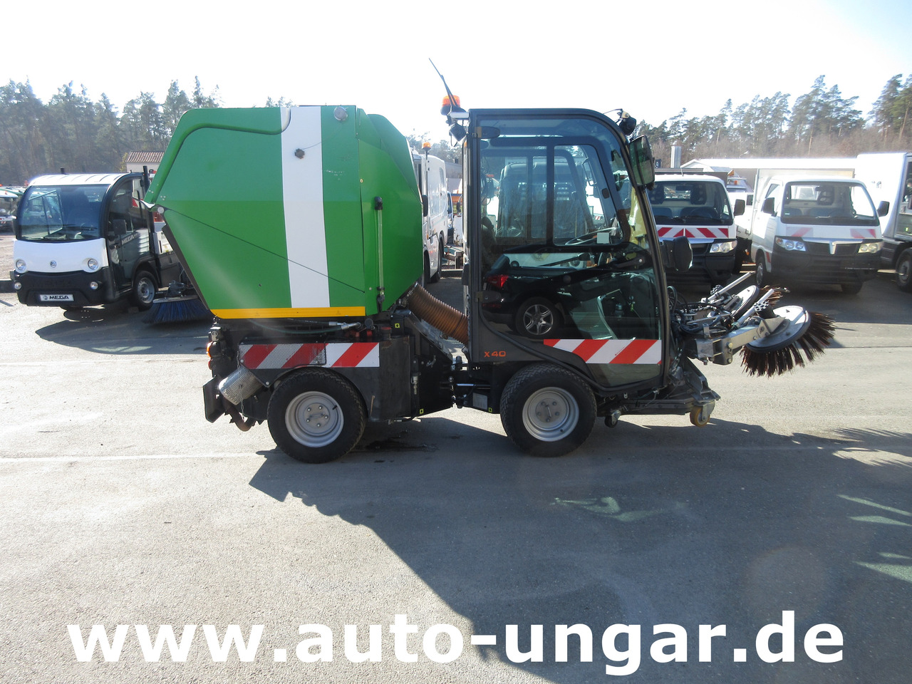 Holder X40 / X45 Baujahr 2017 Knicklenkung Kehraufbau 4x4 Kommunalhydraulik Frontheber - Road sweeper: picture 3 Holder X40 / X45 Baujahr 2017 Knicklenkung Kehraufbau 4x4 Kommunalhydraulik Frontheber - Road sweeper: picture 3