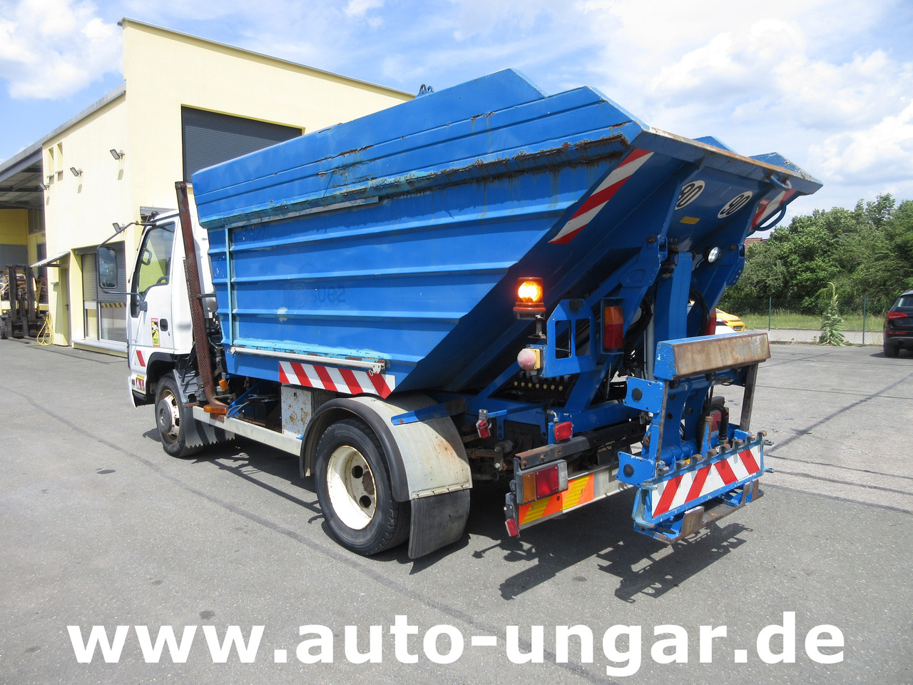 ISUZU NQR Smoother Q75 Y07 Müllwagen 8m³ TECNO 7.500kg Kipper Presse Lifter - Garbage truck: picture 4 ISUZU NQR Smoother Q75 Y07 Müllwagen 8m³ TECNO 7.500kg Kipper Presse Lifter - Garbage truck: picture 4