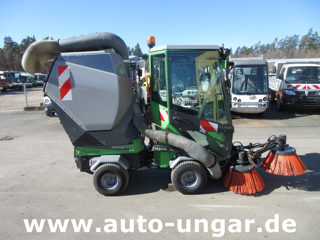 NILFISK Park Ranger 2150 Egholm Geräteträger mit Kehraufbau Baujahr 2018 Perkins - Road sweeper: picture 2 NILFISK Park Ranger 2150 Egholm Geräteträger mit Kehraufbau Baujahr 2018 Perkins - Road sweeper: picture 2