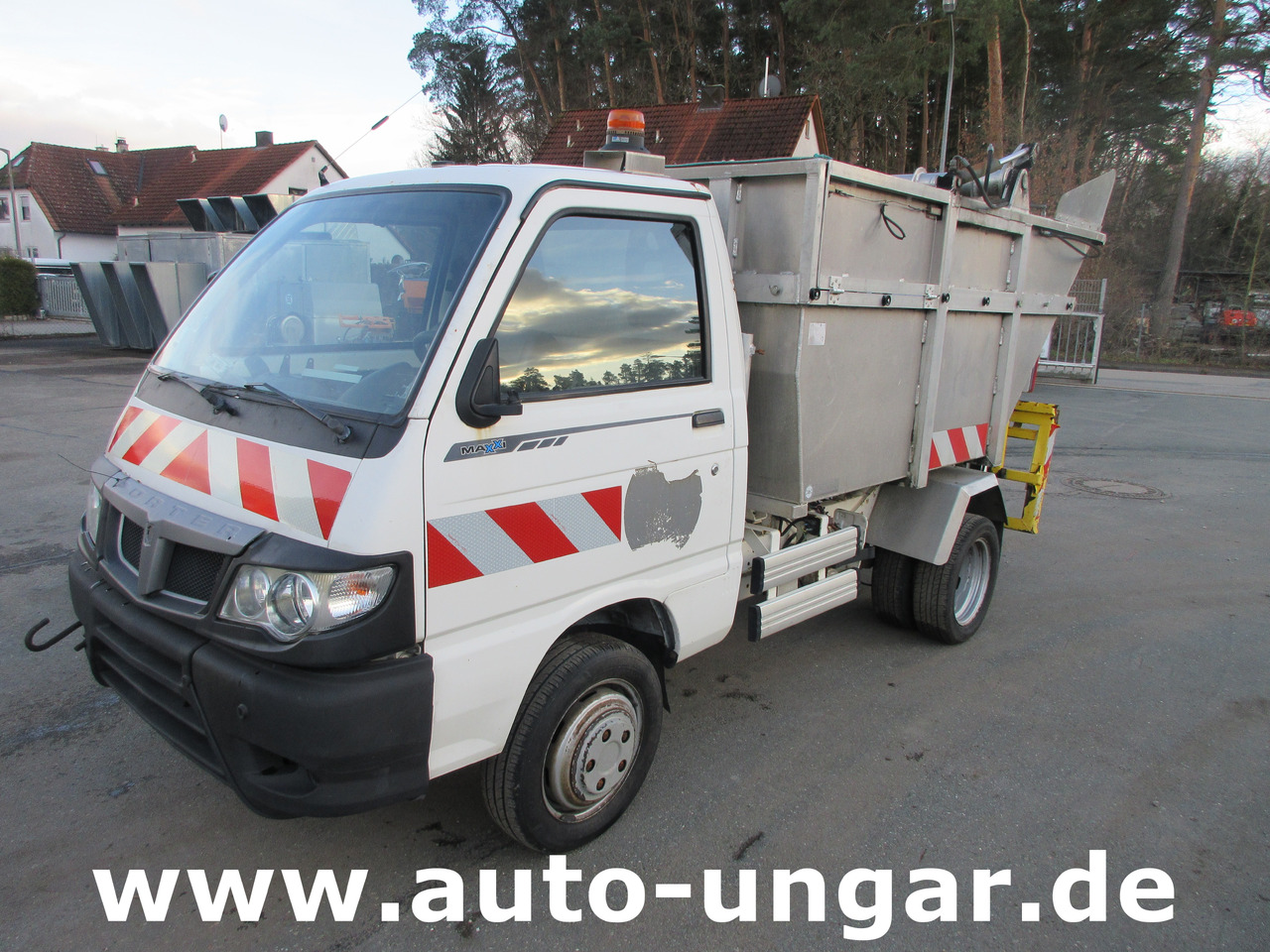 Piaggio Porter Maxxi D120 Müllwagen 3.5m³ Lifter Presse - Ersatzteilträger - Garbage truck: picture 3 Piaggio Porter Maxxi D120 Müllwagen 3.5m³ Lifter Presse - Ersatzteilträger - Garbage truck: picture 3