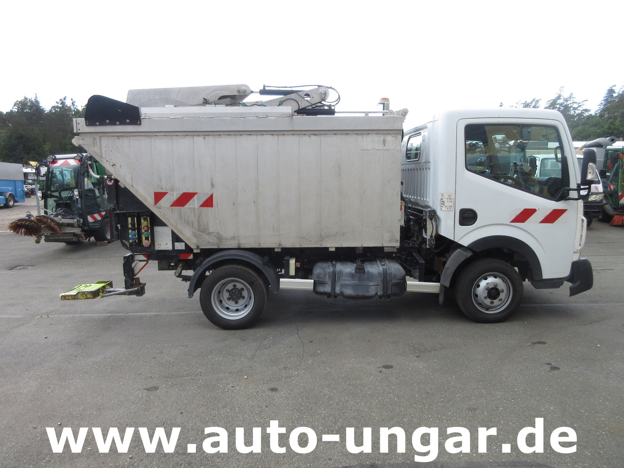 Garbage truck for transportation of garbage RENAULT Maxity 3.500kg Faun Provence Benne Müllwagen 5m³ Alumulde mit Presse: picture 8 Garbage truck for transportation of garbage RENAULT Maxity 3.500kg Faun Provence Benne Müllwagen 5m³ Alumulde mit Presse: picture 8