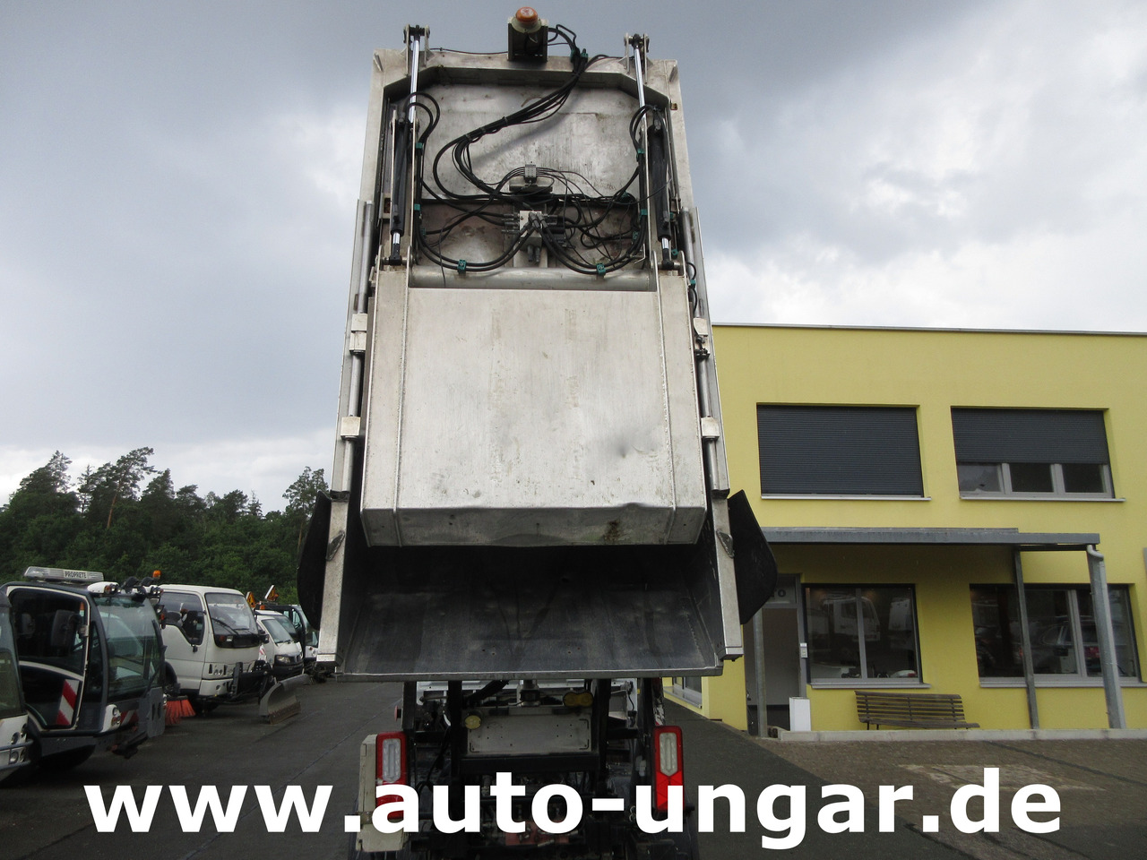 Garbage truck for transportation of garbage RENAULT Maxity 3.500kg Faun Provence Benne Müllwagen 5m³ Alumulde mit Presse: picture 18 Garbage truck for transportation of garbage RENAULT Maxity 3.500kg Faun Provence Benne Müllwagen 5m³ Alumulde mit Presse: picture 18