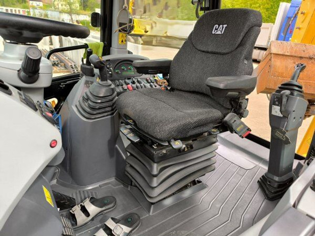 Backhoe loader Caterpillar 444F: picture 6