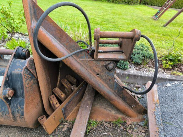 Backhoe loader Caterpillar 444F: picture 12