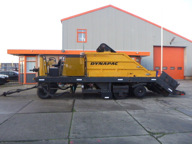 DYNAPAC HR21 Chip Spreader - Asphalt machine: picture 1 DYNAPAC HR21 Chip Spreader - Asphalt machine: picture 1