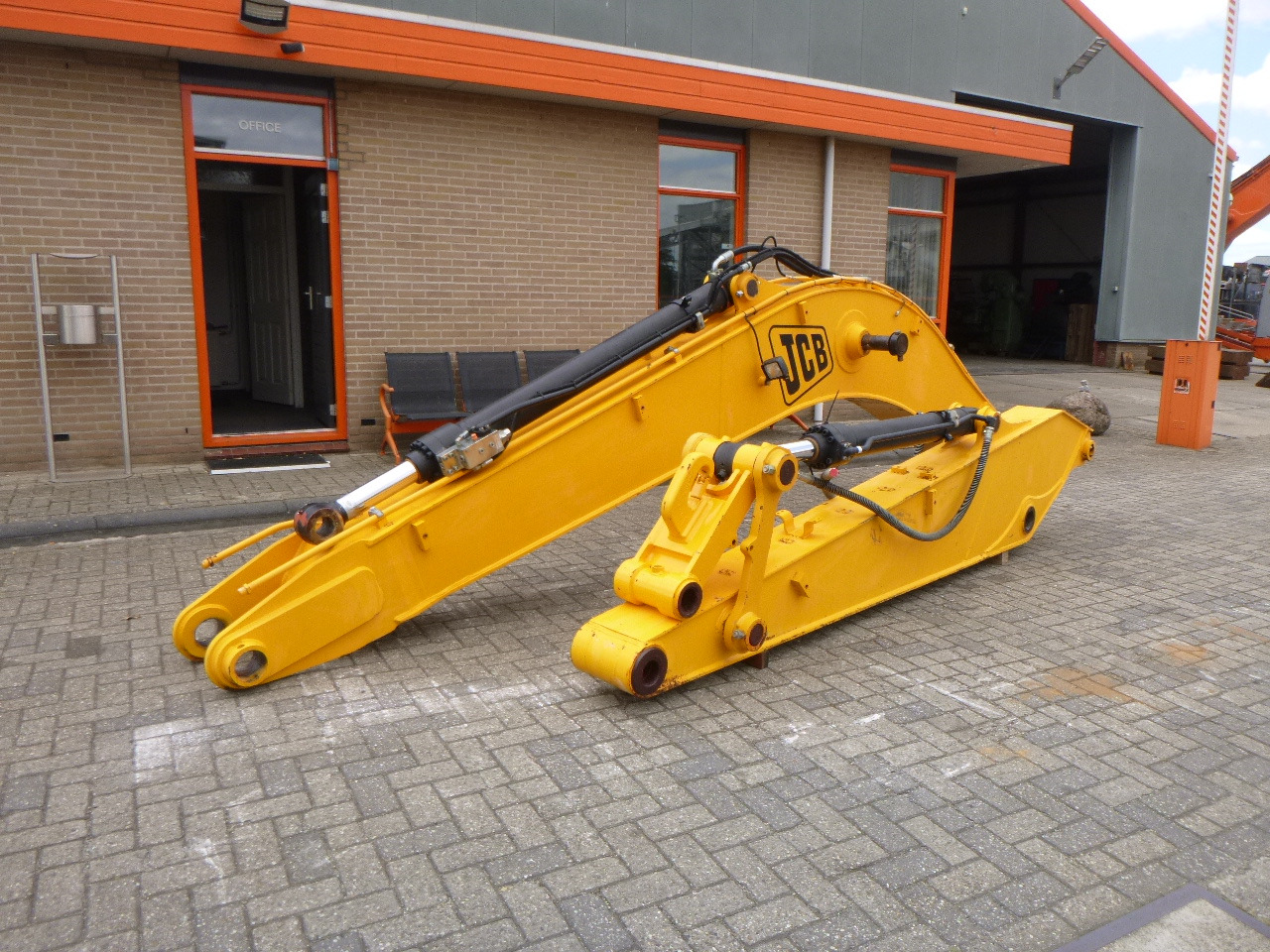 JCB JS200/JS210/JS220 - Boom for Crawler excavator: picture 1 JCB JS200/JS210/JS220 - Boom for Crawler excavator: picture 1