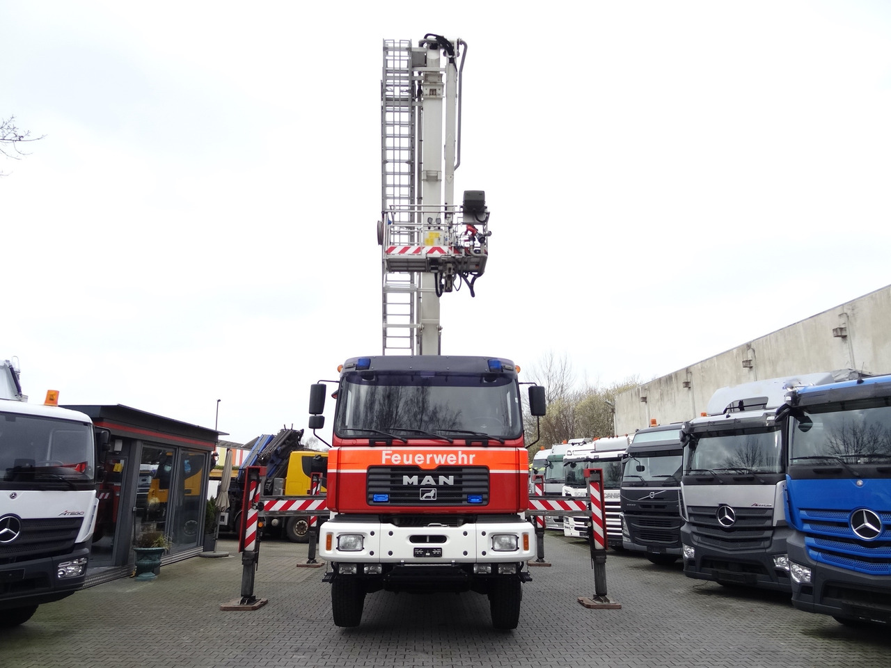 Truck mounted aerial platform MAN FE 410 6X6 Feuerwehr Vema Lift 32 Meter: picture 13