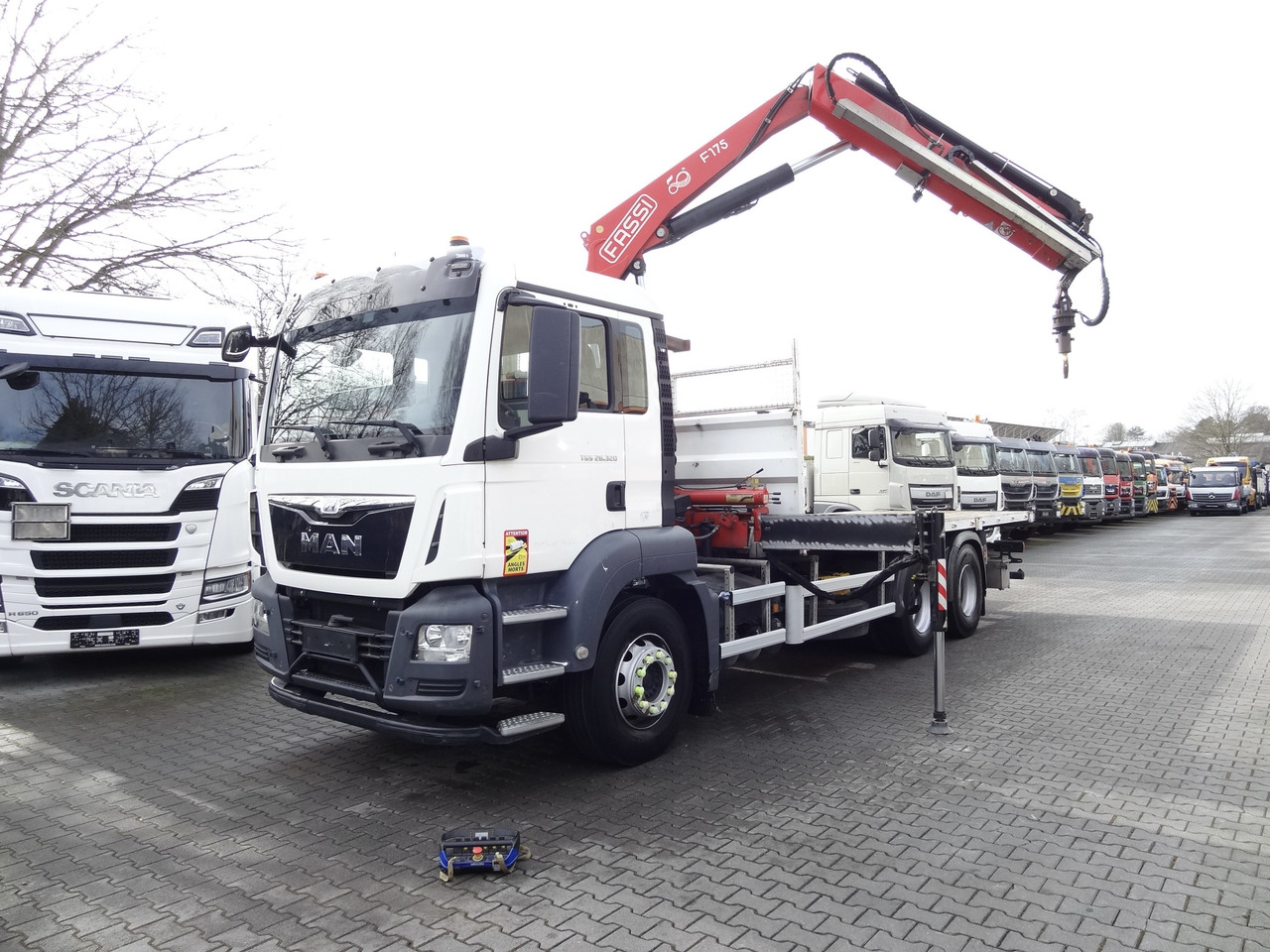 MAN TGS 26.320 6X4 BB mit Kran Fassi F175 - Dropside/ Flatbed truck, Crane truck: picture 1 MAN TGS 26.320 6X4 BB mit Kran Fassi F175 - Dropside/ Flatbed truck, Crane truck: picture 1