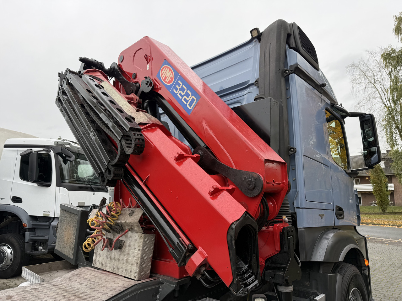 Mercedes-Benz Actros 2548 LS 6X2 Kran HMF 3220 bis 16 Meter - Crane truck, Tractor unit: picture 2 Mercedes-Benz Actros 2548 LS 6X2 Kran HMF 3220 bis 16 Meter - Crane truck, Tractor unit: picture 2