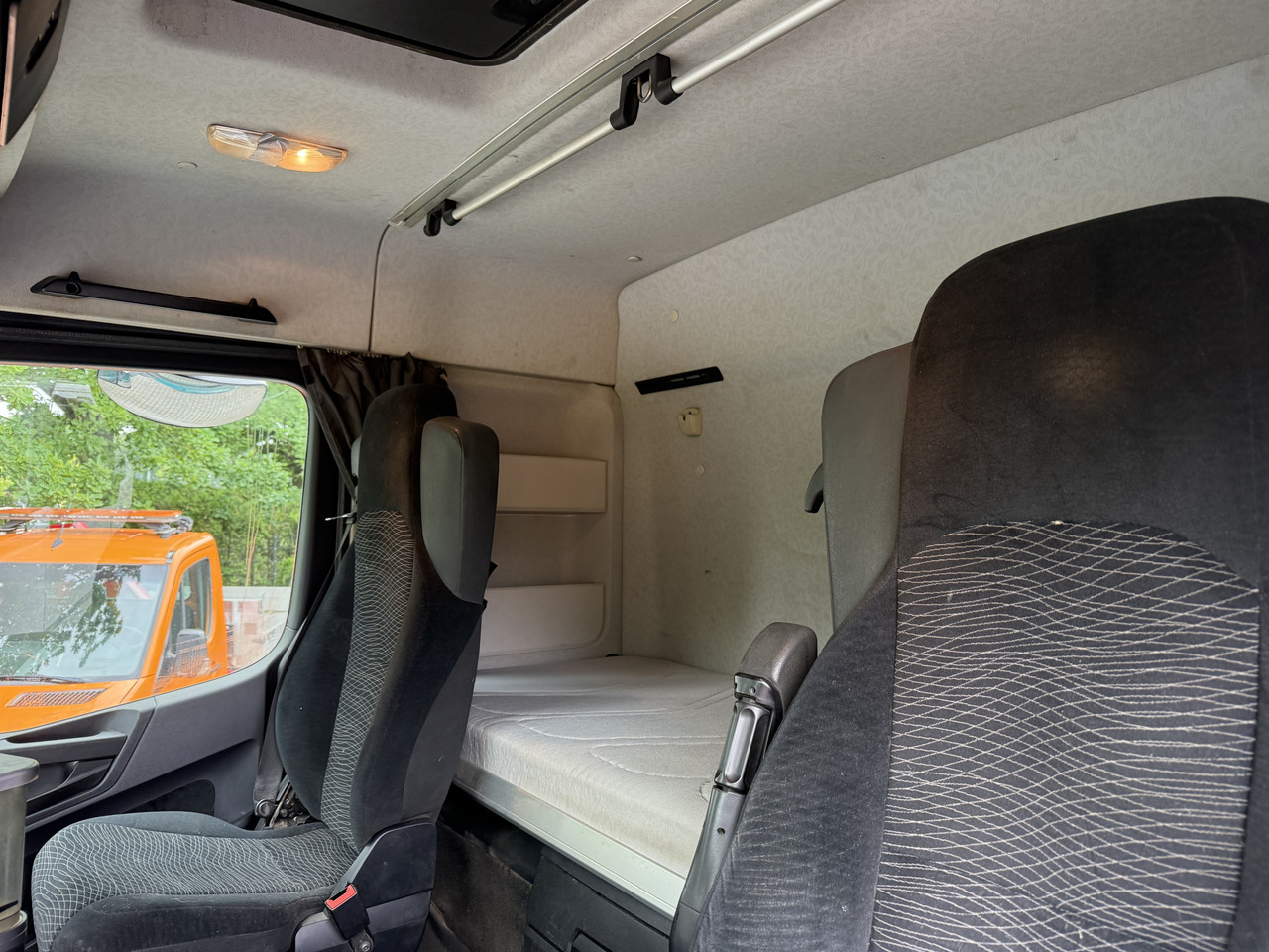 Mercedes-Benz Arocs 3251 8X4 Haken mit Kran HMF 2620 K5 - Hook lift truck, Crane truck: picture 4 Mercedes-Benz Arocs 3251 8X4 Haken mit Kran HMF 2620 K5 - Hook lift truck, Crane truck: picture 4