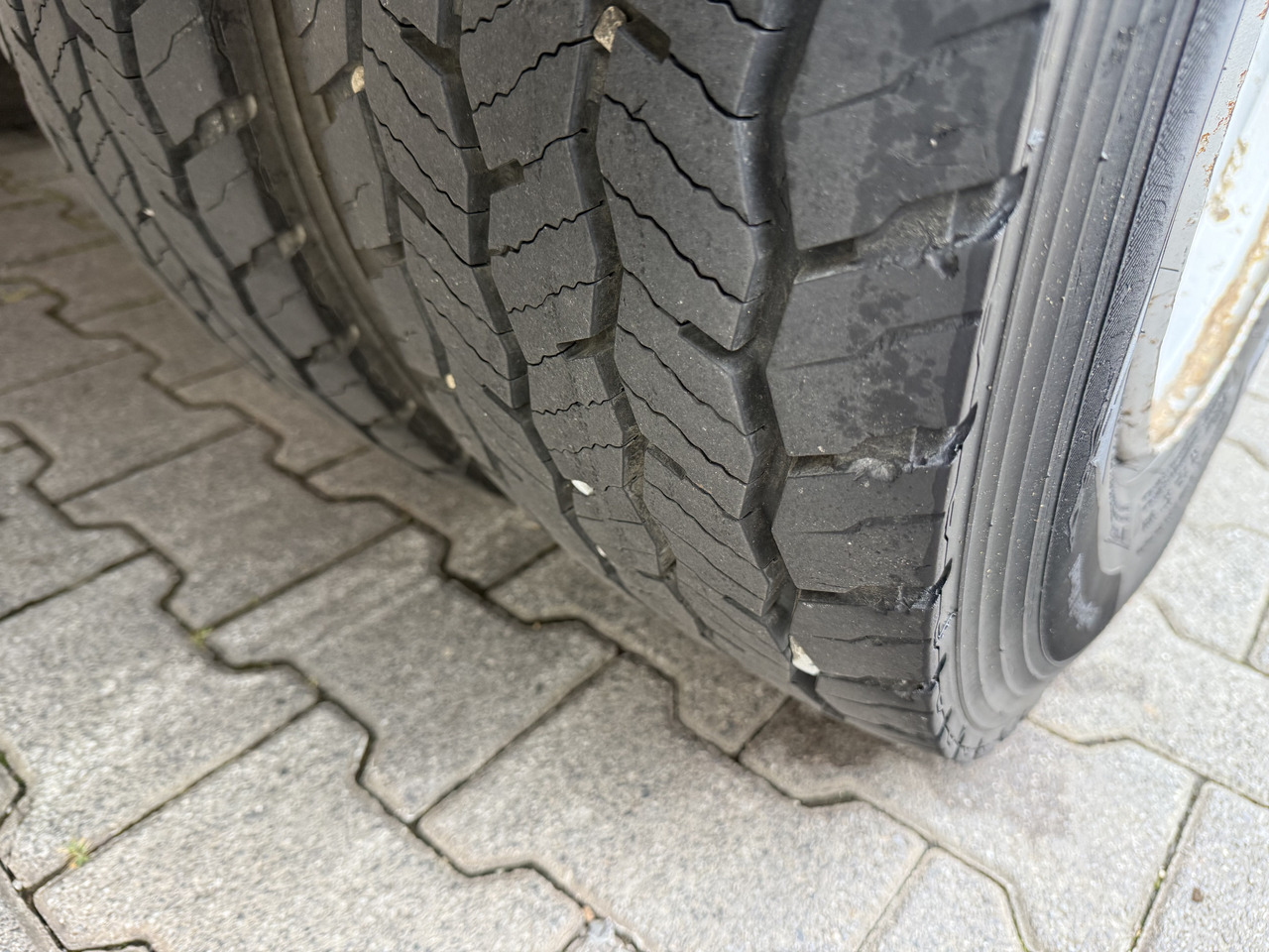 Renault Midlum 180.10 DoKa - Box truck: picture 2 Renault Midlum 180.10 DoKa - Box truck: picture 2