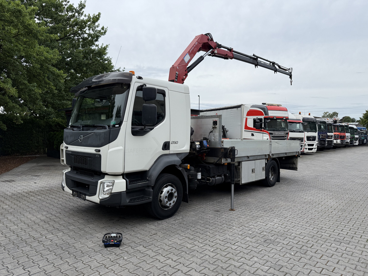 Volvo FL250.16 HMF 875 K3 - Dropside/ Flatbed truck, Crane truck: picture 1 Volvo FL250.16 HMF 875 K3 - Dropside/ Flatbed truck, Crane truck: picture 1