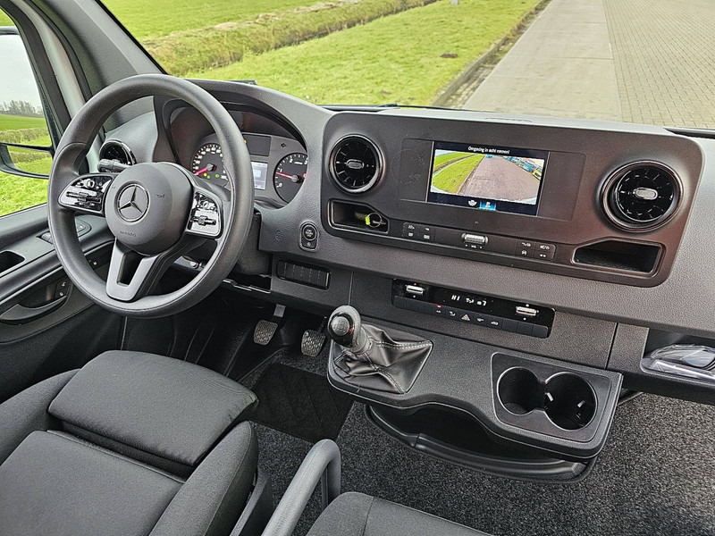 Interior photo 1: Box van Mercedes-Benz Sprinter 317 Bakwagen Laadklep!