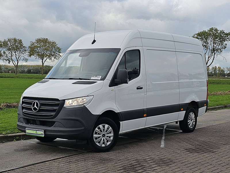 Mercedes-Benz Sprinter 317 L2H2 Mbux Trekhaak ! - Panel van: picture 2 Mercedes-Benz Sprinter 317 L2H2 Mbux Trekhaak ! - Panel van: picture 2