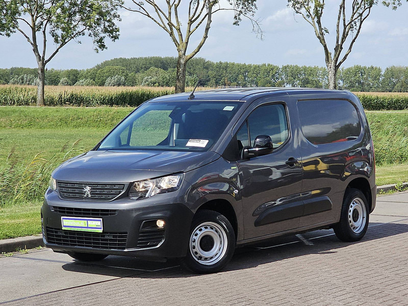 Peugeot Partner 1.5 HDI - Box van: picture 2 Peugeot Partner 1.5 HDI - Box van: picture 2