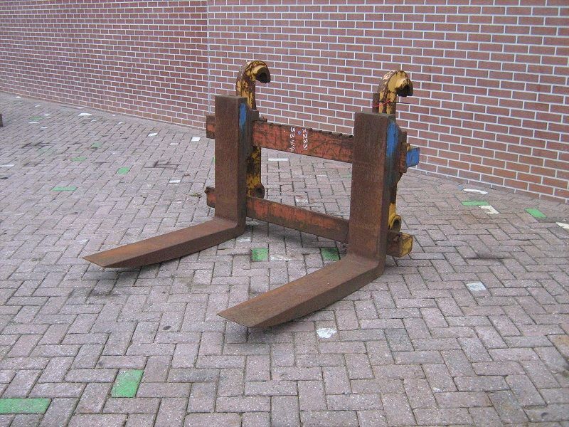 Volvo Forks L150-L180 - Forks for Construction machinery: picture 1 Volvo Forks L150-L180 - Forks for Construction machinery: picture 1