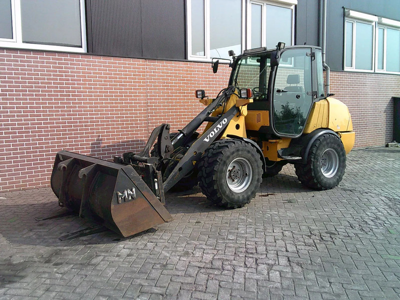 Volvo L25B - Wheel loader: picture 1 Volvo L25B - Wheel loader: picture 1
