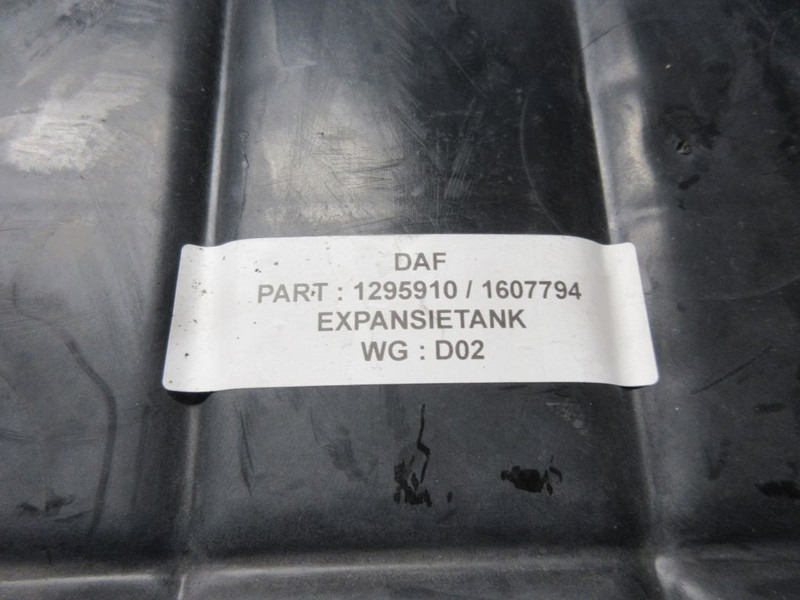 DAF 1295910 / 1607794 EXPANSIEVAT - Expansion tank for Truck: picture 5 DAF 1295910 / 1607794 EXPANSIEVAT - Expansion tank for Truck: picture 5