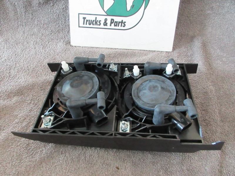 DAF 1725272 // 1725270 // 1725271 // 1725273 MISTLAMP NIEUWE LINKS & RECHTS DAF XF CF LF EURO 5 - Fog light for Truck: picture 5 DAF 1725272 // 1725270 // 1725271 // 1725273 MISTLAMP NIEUWE LINKS & RECHTS DAF XF CF LF EURO 5 - Fog light for Truck: picture 5