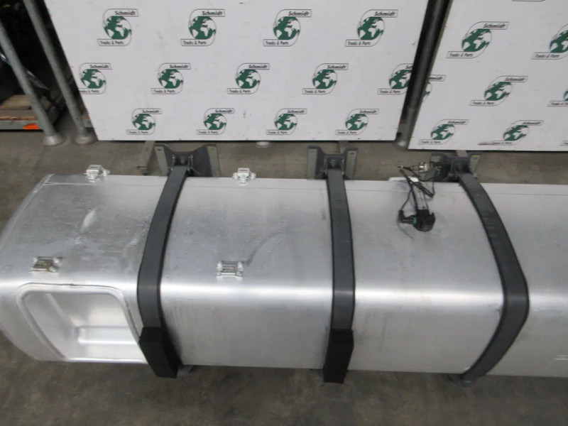 DAF 1944801 DIESEL TANK DAF XF CF MODEL 2021 845 LITER INHOUD - Fuel tank for Truck: picture 2 DAF 1944801 DIESEL TANK DAF XF CF MODEL 2021 845 LITER INHOUD - Fuel tank for Truck: picture 2