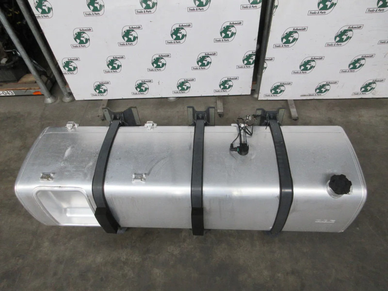 DAF 1944801 DIESEL TANK DAF XF CF MODEL 2021 845 LITER INHOUD - Fuel tank for Truck: picture 3 DAF 1944801 DIESEL TANK DAF XF CF MODEL 2021 845 LITER INHOUD - Fuel tank for Truck: picture 3