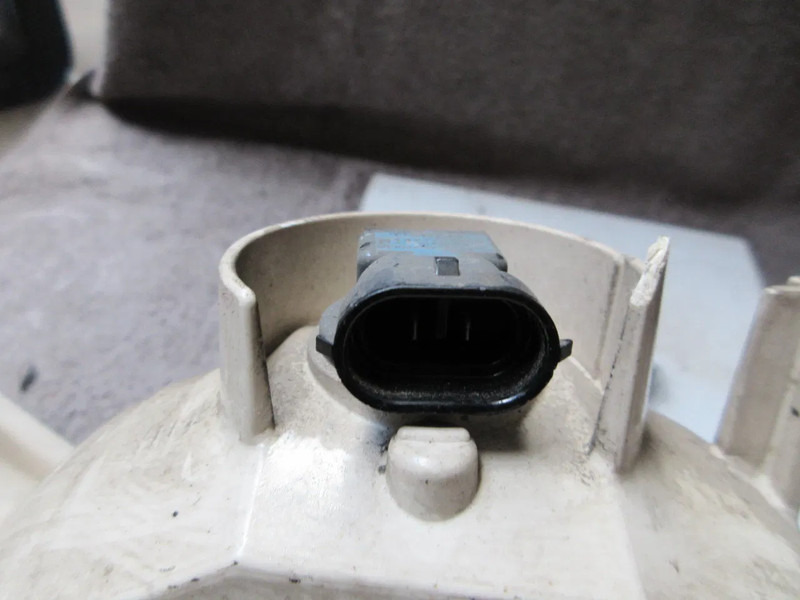 DAF 2032701 // 2032702 MISTLAMP R+L DAF XF CF EURO 6 MODEL 2018 - Fog light for Truck: picture 5 DAF 2032701 // 2032702 MISTLAMP R+L DAF XF CF EURO 6 MODEL 2018 - Fog light for Truck: picture 5
