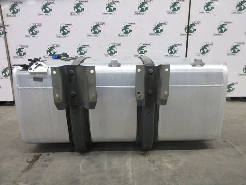 DAF 2041734 DIESELTANK 700 LITER DAF XF CF 480 EURO 6 MODEL 2020 - Fuel tank for Truck: picture 3 DAF 2041734 DIESELTANK 700 LITER DAF XF CF 480 EURO 6 MODEL 2020 - Fuel tank for Truck: picture 3