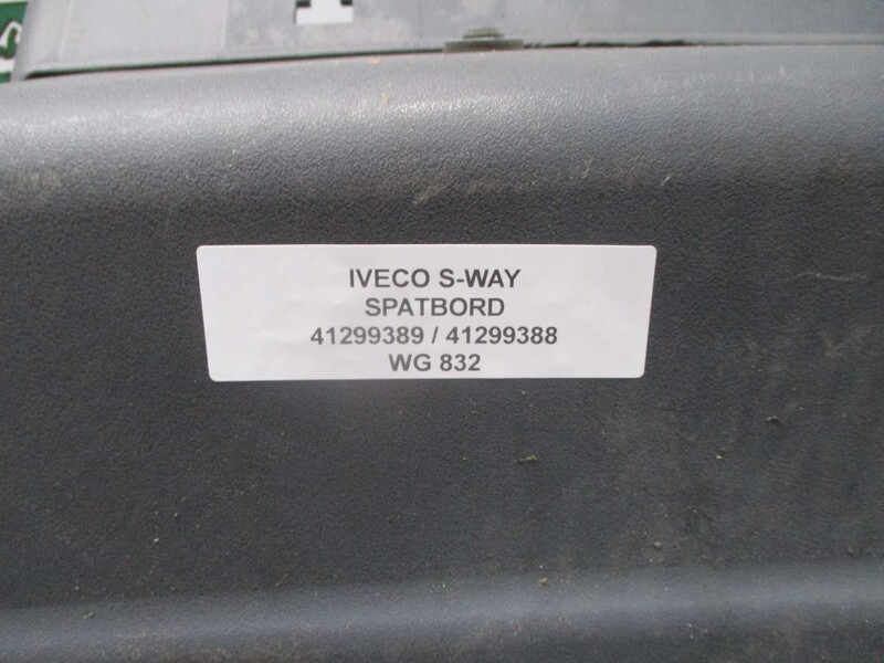Iveco 5802240296 //41299389/ 41299388 RECHTS LAMP EN SPATBORSMET LED S WAY MODEL 2021 - Tail light for Truck: picture 4 Iveco 5802240296 //41299389/ 41299388 RECHTS LAMP EN SPATBORSMET LED S WAY MODEL 2021 - Tail light for Truck: picture 4