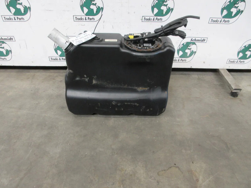 Mercedes-Benz A 970 470 09 15 AD BLUE TANK ATEGO 1221 EURO 6 - Fuel tank for Truck: picture 3 Mercedes-Benz A 970 470 09 15 AD BLUE TANK ATEGO 1221 EURO 6 - Fuel tank for Truck: picture 3