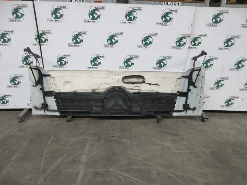 Mercedes-Benz ACTROS A 960 750 04 09 / A 960 750 06 18 FRONTPLAAT/GRILLE EURO 6 - Grill for Truck: picture 4 Mercedes-Benz ACTROS A 960 750 04 09 / A 960 750 06 18 FRONTPLAAT/GRILLE EURO 6 - Grill for Truck: picture 4