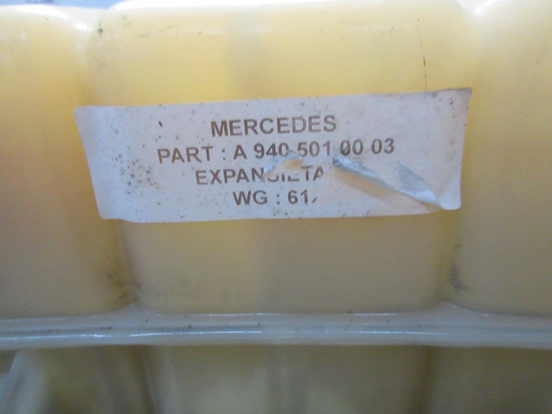 Mercedes-Benz AXOR A 940 501 00 03 EXPANSIEVAT EURO 5 - Expansion tank for Truck: picture 4 Mercedes-Benz AXOR A 940 501 00 03 EXPANSIEVAT EURO 5 - Expansion tank for Truck: picture 4