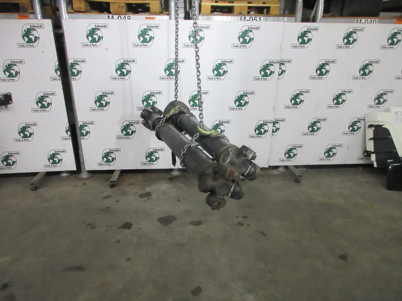 Scania 1758547 // L 710 // 1759104 // L 730 SCANIA S 450 EURO 6 / 6X2 VOORLOOPAS NGS - Drive shaft for Truck: picture 4 Scania 1758547 // L 710 // 1759104 // L 730 SCANIA S 450 EURO 6 / 6X2 VOORLOOPAS NGS - Drive shaft for Truck: picture 4
