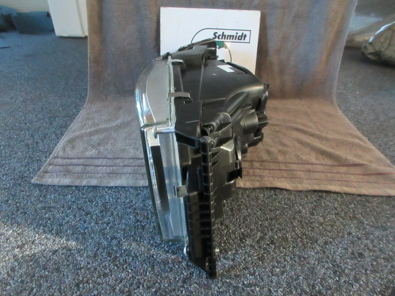 Scania 2416137 KOPLAMP SCANIA NIEUWE OP VOORRAAD R 450 EURO 6 RECHTS - Headlight for Truck: picture 5 Scania 2416137 KOPLAMP SCANIA NIEUWE OP VOORRAAD R 450 EURO 6 RECHTS - Headlight for Truck: picture 5