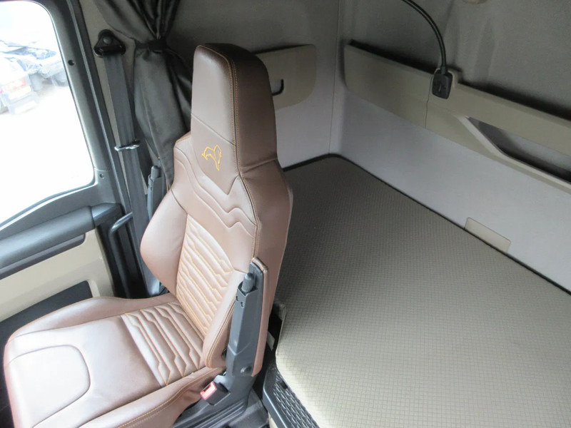 Tractor unit MAN TGX 18.510: picture 11