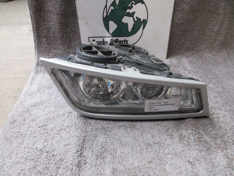 Volvo 21297917 // 21297918 MISTLAMP VOLVO FH SERIE EURO 5 RECHTS EN LINKS - Fog light for Truck: picture 3 Volvo 21297917 // 21297918 MISTLAMP VOLVO FH SERIE EURO 5 RECHTS EN LINKS - Fog light for Truck: picture 3