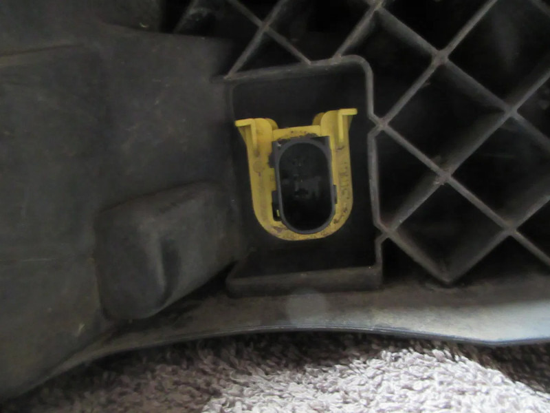 Volvo 82140763 MISTLAMP VOLVO FH SERIE EURO 6 - Fog light for Truck: picture 4 Volvo 82140763 MISTLAMP VOLVO FH SERIE EURO 6 - Fog light for Truck: picture 4