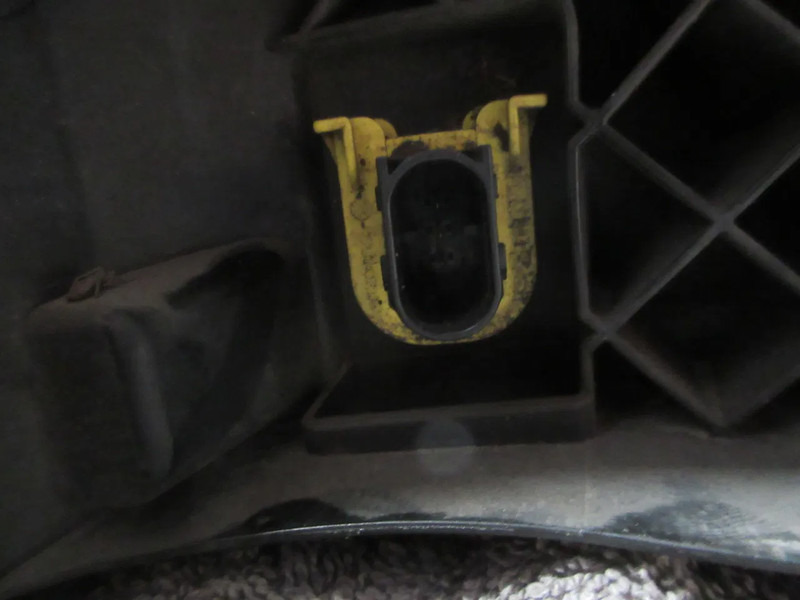 Volvo 82140763 MISTLAMP VOLVO FH SERIE EURO 6 - Fog light for Truck: picture 5 Volvo 82140763 MISTLAMP VOLVO FH SERIE EURO 6 - Fog light for Truck: picture 5