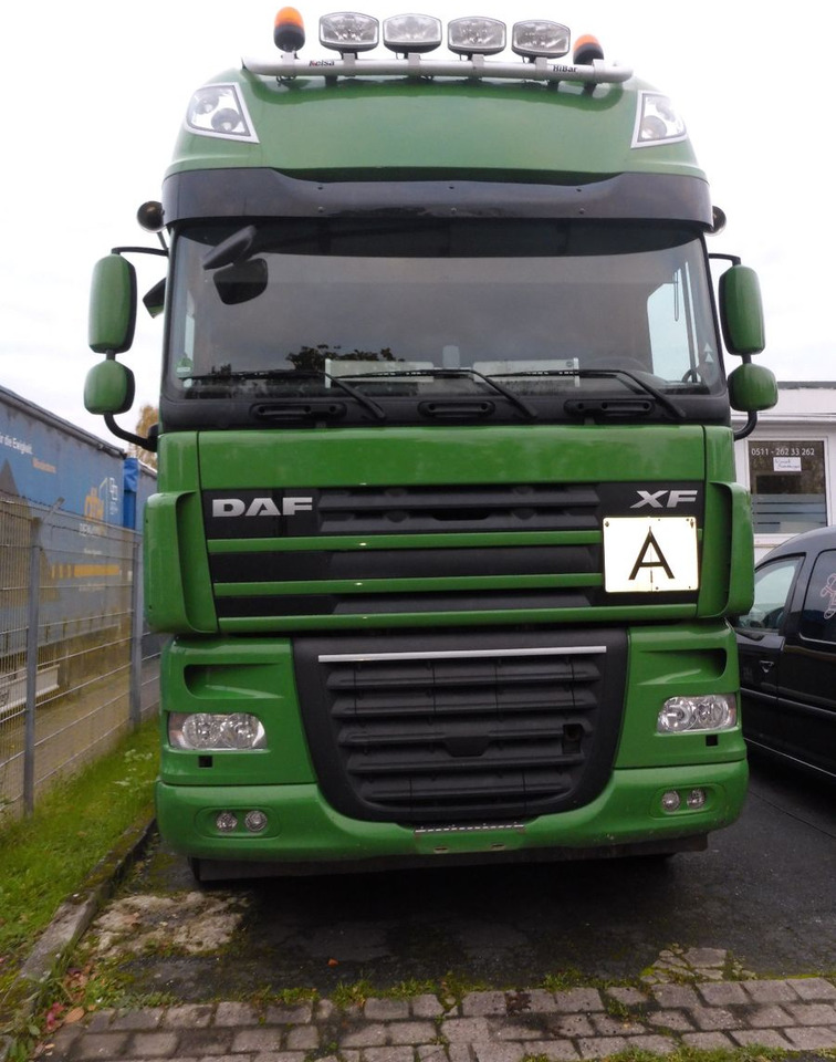 DAF XF 510 aus Werkverkehr 6 x 2 510PS Top-Zustan - Hook lift truck: picture 2 DAF XF 510 aus Werkverkehr 6 x 2 510PS Top-Zustan - Hook lift truck: picture 2