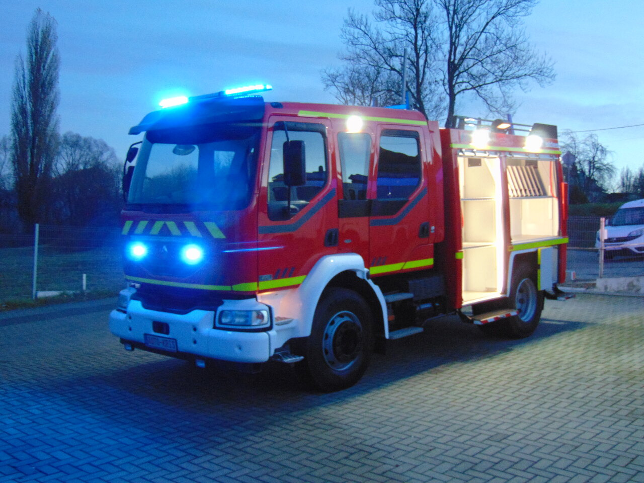 Fire truck RENAULT Midlum 270dCi SIDES: picture 29