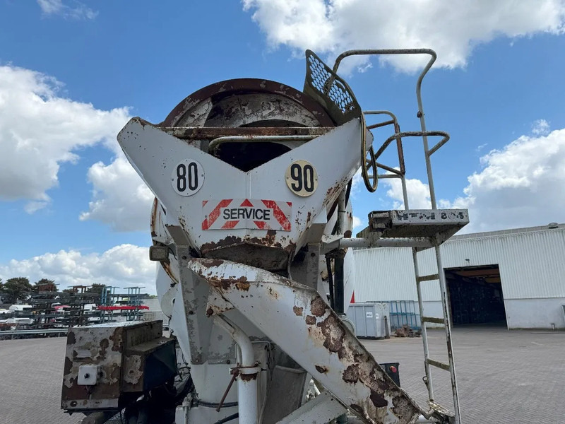 Liebherr 804 FSL 804 FSL / 8m³ / WATERTANK 500 LITER / POMP NOT INCLUDED / ! EMPTY ! / 2015 - Attachment: picture 4 Liebherr 804 FSL 804 FSL / 8m³ / WATERTANK 500 LITER / POMP NOT INCLUDED / ! EMPTY ! / 2015 - Attachment: picture 4