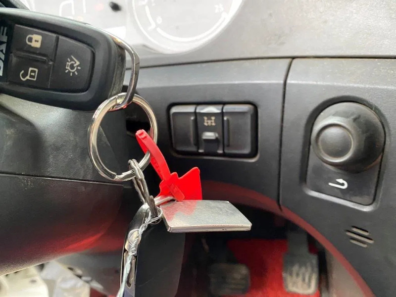 Crane truck DAF CF410 / 8X4 / BIG AXLE / FULL-STEEL /2 SIDE TIPPER/ ONLY:363247 KM / AUTOMATIC / EURO-6 / 2014: picture 18