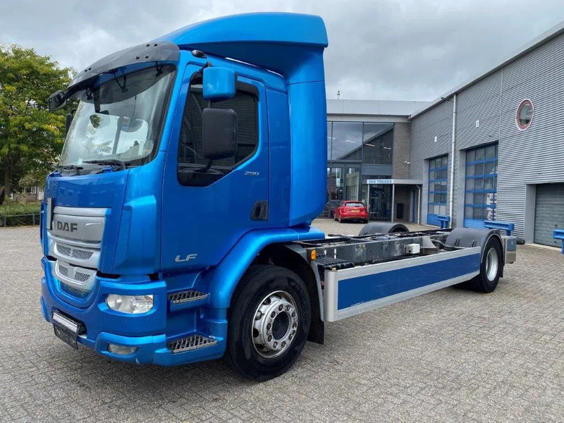 DAF LF290 / ONLY:429873KM / LWDS / GOOD TYRES / AUTOMATIC / EURO-6 / 2018 - Cab chassis truck: picture 1 DAF LF290 / ONLY:429873KM / LWDS / GOOD TYRES / AUTOMATIC / EURO-6 / 2018 - Cab chassis truck: picture 1