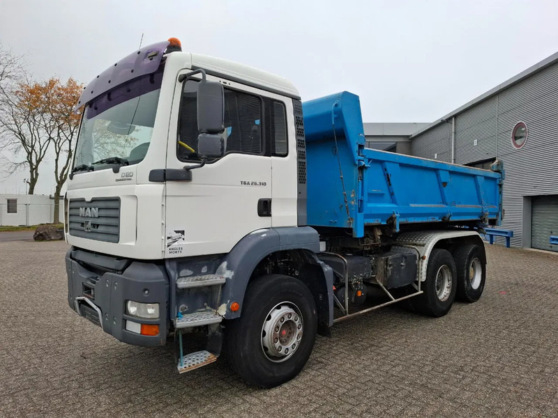 MAN TGA 26.310 / 6X4 / 2XBIG AXLE / 2SIDE TIPPER / ONLY:545423 KM / TUV:06-05-2026 / FULL-STEEL / AIRCO / MANUAL / EURO-4 / 2005 - Tipper: picture 3 MAN TGA 26.310 / 6X4 / 2XBIG AXLE / 2SIDE TIPPER / ONLY:545423 KM / TUV:06-05-2026 / FULL-STEEL / AIRCO / MANUAL / EURO-4 / 2005 - Tipper: picture 3