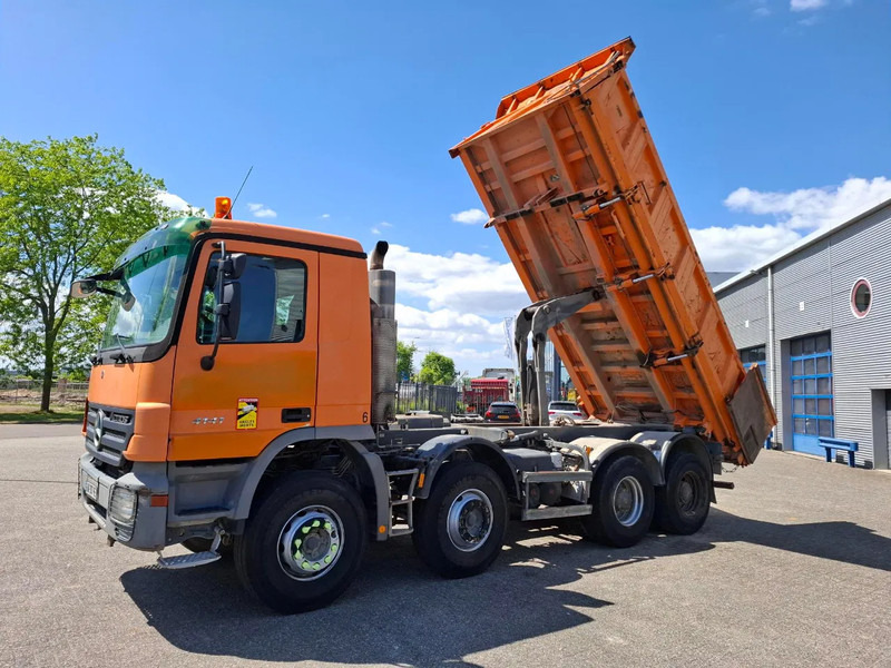 Mercedes-Benz Actros 4141 / 3SIDE MEILLER TIPPER / FULL-STEEL / DRUM BRAKES / ONLY:535937 KM / 2XSTEERING AXLE / AIRCO / AUTOMATIC / EURO-3 / - Tipper: picture 1 Mercedes-Benz Actros 4141 / 3SIDE MEILLER TIPPER / FULL-STEEL / DRUM BRAKES / ONLY:535937 KM / 2XSTEERING AXLE / AIRCO / AUTOMATIC / EURO-3 / - Tipper: picture 1