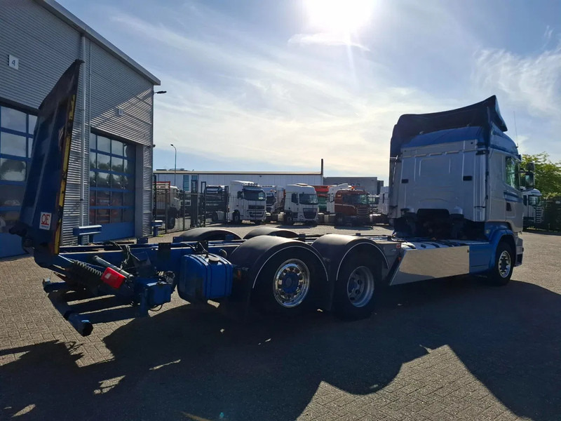 Scania R580 V8 / RETARDER / LIFT+LENKACHSE / FULL-AIR / PLATFORM 2000 KG / LEATHER / AIRCO / AUTOMATIC / EURO-6 / 2015 - Cab chassis truck: picture 5 Scania R580 V8 / RETARDER / LIFT+LENKACHSE / FULL-AIR / PLATFORM 2000 KG / LEATHER / AIRCO / AUTOMATIC / EURO-6 / 2015 - Cab chassis truck: picture 5