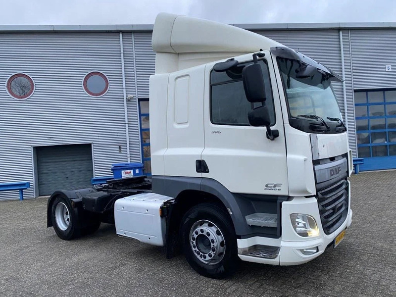 DAF CF370 / NICE CLEAN NL TRUCK / TYRES 80% / AUTOMATIC / EURO-6 / 2015 - Tractor unit: picture 2 DAF CF370 / NICE CLEAN NL TRUCK / TYRES 80% / AUTOMATIC / EURO-6 / 2015 - Tractor unit: picture 2