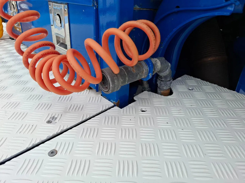 Tractor unit Scania R560 V8 / BOOGIE / HYDRAULICS / FULL-AIR / AUTOMATIC / EURO-5 / 2012: picture 12 Tractor unit Scania R560 V8 / BOOGIE / HYDRAULICS / FULL-AIR / AUTOMATIC / EURO-5 / 2012: picture 12