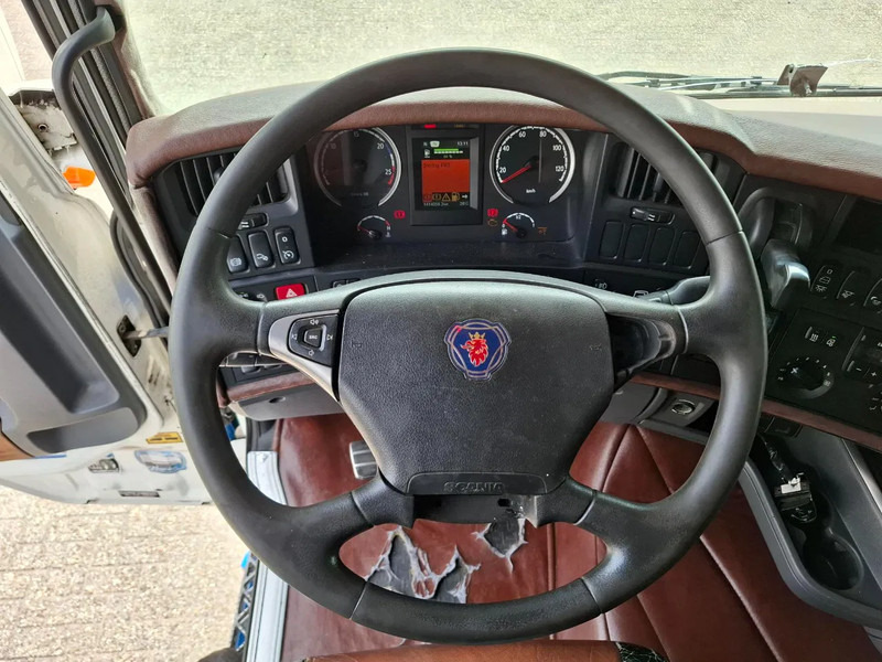 Tractor unit Scania R560 V8 / BOOGIE / HYDRAULICS / FULL-AIR / AUTOMATIC / EURO-5 / 2012: picture 16 Tractor unit Scania R560 V8 / BOOGIE / HYDRAULICS / FULL-AIR / AUTOMATIC / EURO-5 / 2012: picture 16